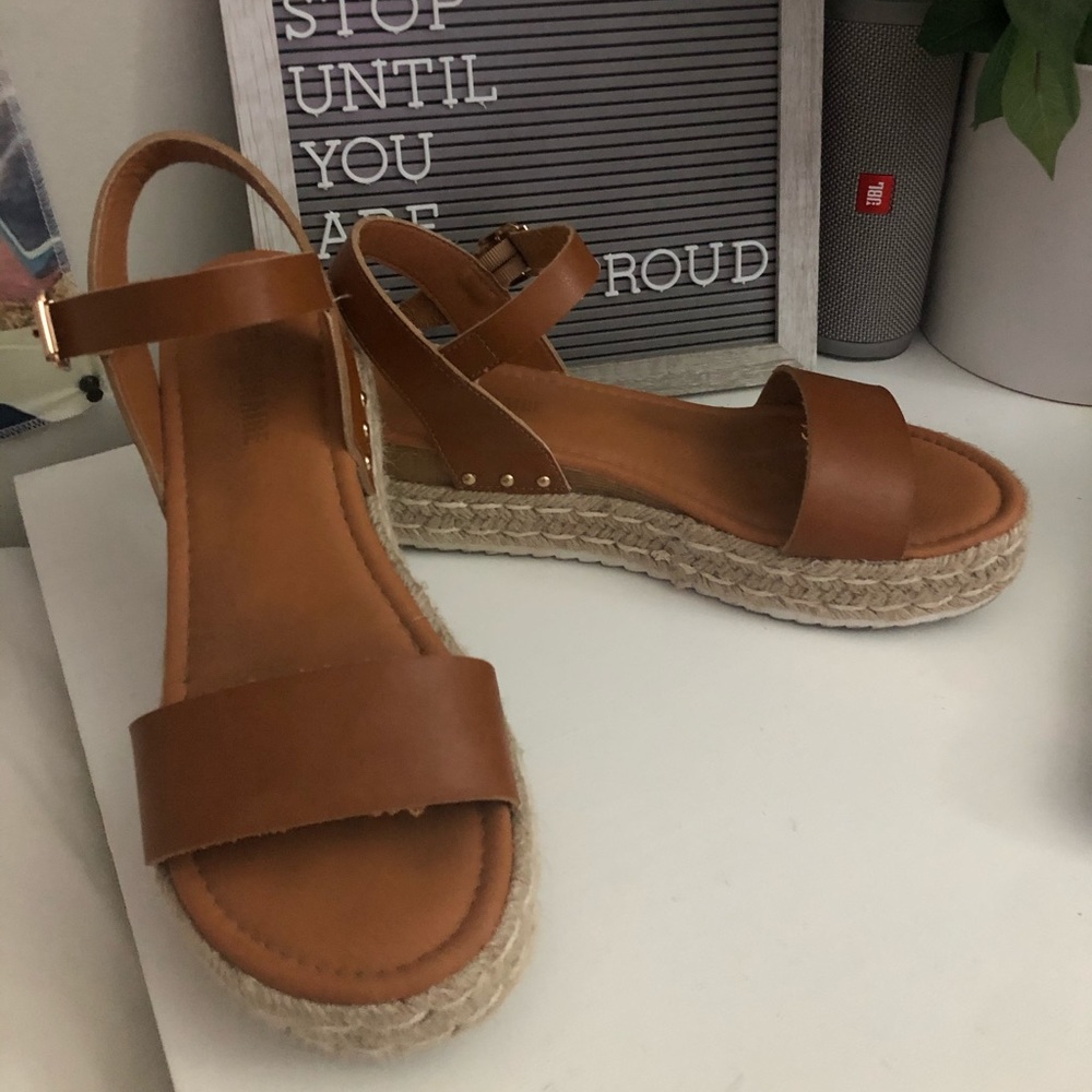 Platform sandals size 8.5